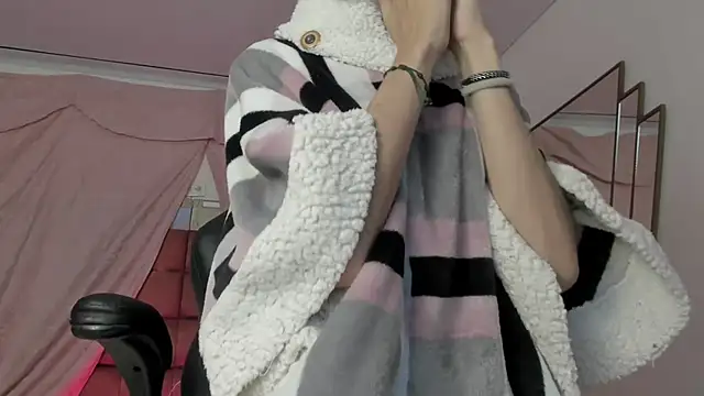 Snapshot of BonnieCute_ chatting on February 1, 2025, 11:32 am BonnieCute online show from February 1, 2025, 11:32 am