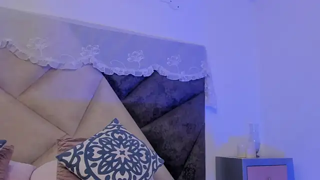 Snapshot of BonnieCute_ chatting on September 19, 2025, 12:23 am BonnieCute online show from September 19, 2025, 12:23 am