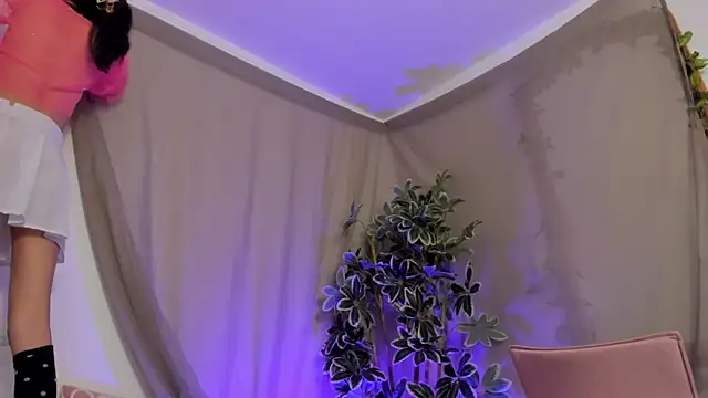 Snapshot of BonnieCute_ chatting on October 10, 2025, 11:48 pm BonnieCute online show from October 10, 2025, 11:48 pm