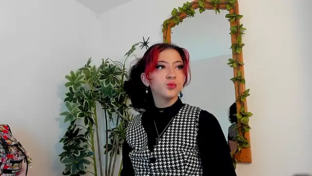 Snapshot of BonnieCute_ chatting on November 10, 2025, 11:37 pm BonnieCute online show from November 10, 2025, 11:37 pm