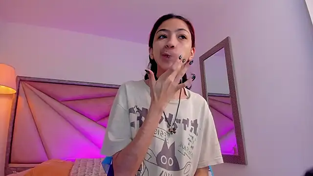 Snapshot of BonnieCute_ chatting on November 12, 2025, 11:36 pm BonnieCute online show from November 12, 2025, 11:36 pm