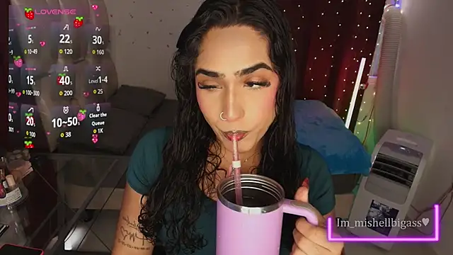im mishellbigass online show from July 4, 2026, 9:43 pm