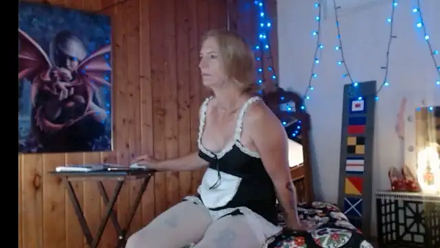 Snapshot of JamieBottoms chatting on June 19, 2026, 2:10 pm JamieBottoms online show from June 19, 2026, 2:10 pm