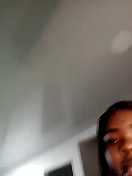 Snapshot of AdelynYasmin chatting on September 10, 2025, 9:20 am AdelynYasmin online show from September 10, 2025, 9:20 am