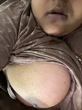 Snapshot of smile_pretty chatting on February 21, 2025, 11:32 pm smile pretty online show from February 21, 2025, 11:32 pm