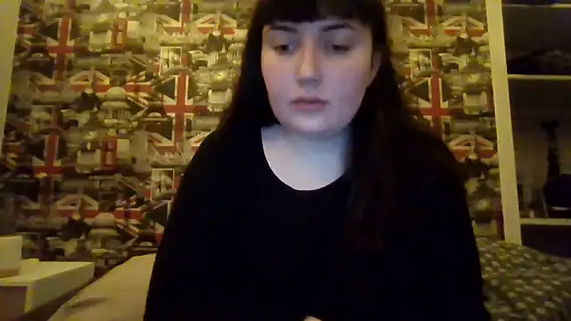 Lynylou online show from December 18, 2025, 9:43 pm