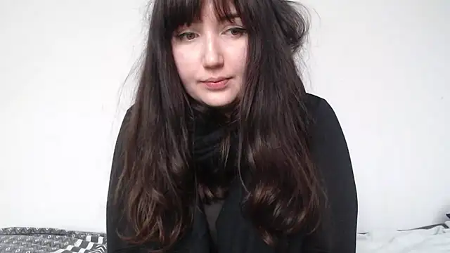 Lynylou online show from March 7, 2026, 4:26 pm