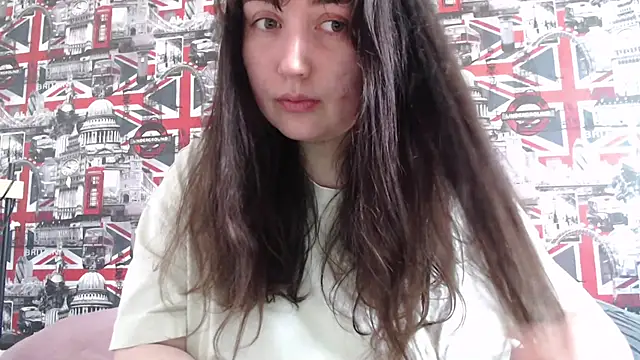 Lynylou online show from April 9, 2026, 2:44 pm