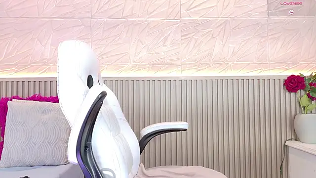 paula  cruzz online show from February 12, 2026, 8:37 pm