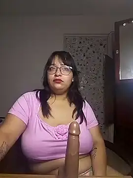 Snapshot of Angiee2001 chatting on January 19, 2025, 2:25 am Angiee2001 online show from January 19, 2025, 2:25 am