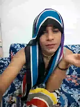 hottiess69 online show from April 28, 2026, 7:19 pm