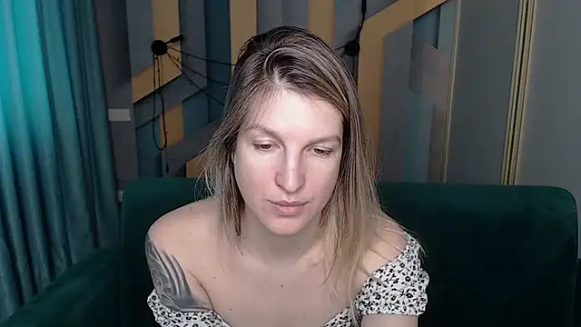 EmilyWalkeri online show from February 26, 2026, 7:51 am