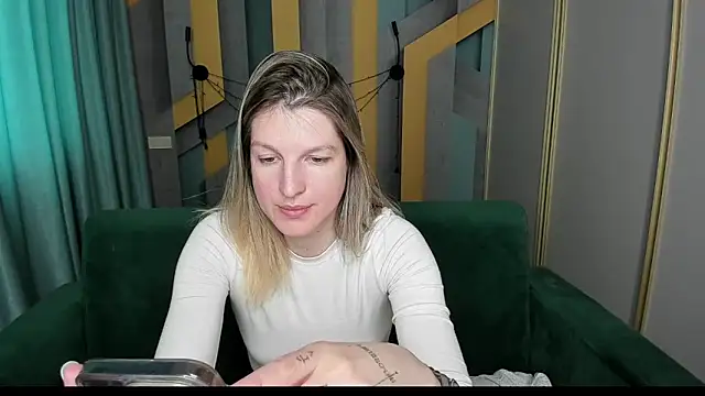 EmilyWalkeri online show from March 30, 2026, 7:09 am