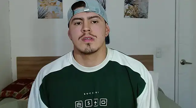 Snapshot of Baltazar_Dupont chatting on December 17, 2024, 3:17 pm Baltazar Dupont online show from December 17, 2024, 3:17 pm