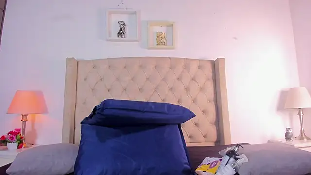 Snapshot of allisson_m chatting on November 6, 2025, 12:06 pm allisson m online show from November 6, 2025, 12:06 pm