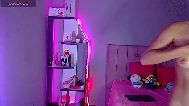 Snapshot of LoaLuxury chatting on December 6, 2024, 10:52 pm LoaLuxury online show from December 6, 2024, 10:52 pm