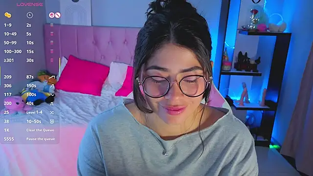 Snapshot of LoaLuxury chatting on November 9, 2025, 5:33 pm LoaLuxury online show from November 9, 2025, 5:33 pm