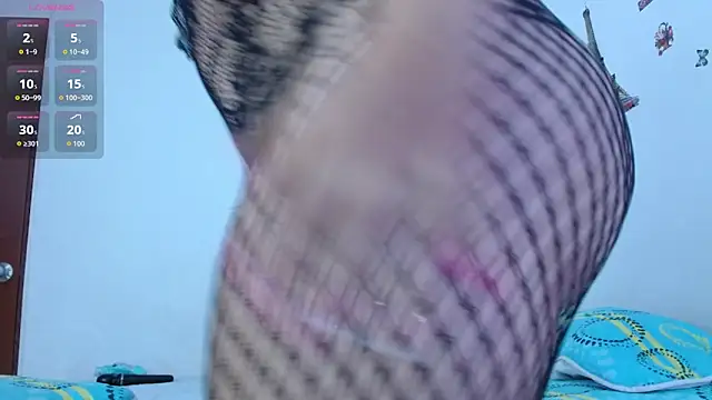 Snapshot of Emelyross_ chatting on May 19, 2026, 1:06 pm Emelyross online show from May 19, 2026, 1:06 pm