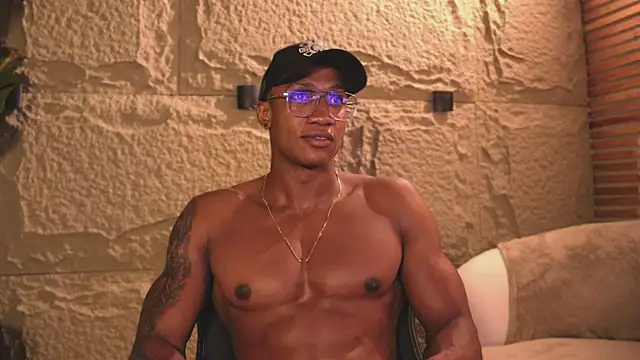 Snapshot of Logan_Varela chatting on March 12, 2025, 10:39 pm Logan Varela online show from March 12, 2025, 10:39 pm