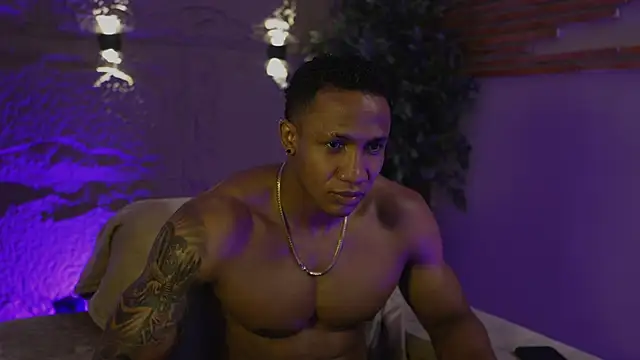 Snapshot of Logan_Varela chatting on October 15, 2025, 8:42 pm Logan Varela online show from October 15, 2025, 8:42 pm