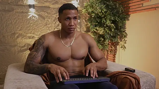 Snapshot of Logan_Varela chatting on October 28, 2025, 6:32 pm Logan Varela online show from October 28, 2025, 6:32 pm