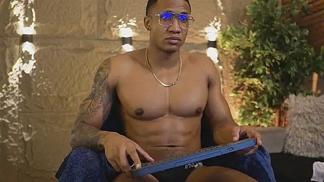 Logan Varela online show from December 19, 2025, 12:01 pm