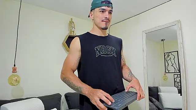 Big ValentinHunk online show from March 12, 2026, 9:32 pm