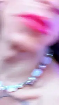 gurlnips online show from November 11, 2025, 4:07 pm