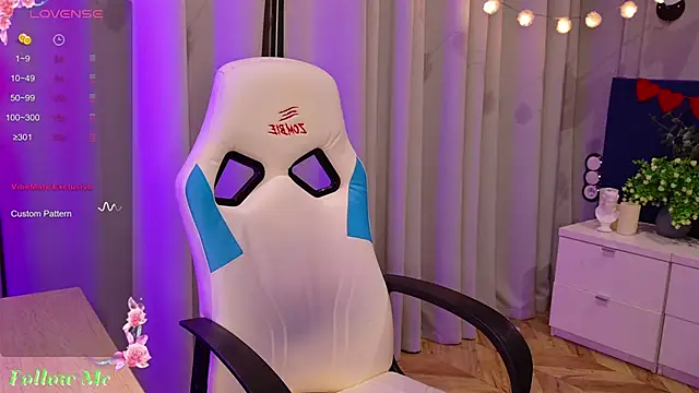 Liv Fay online show from February 4, 2025, 8:06 pm