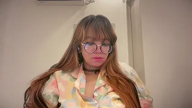 Pinkyrose111 online show from May 5, 2026, 8:28 pm