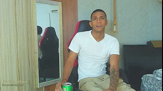 Snapshot of dominic_smith_ chatting on June 21, 2026, 2:36 am dominic smith online show from June 21, 2026, 2:36 am