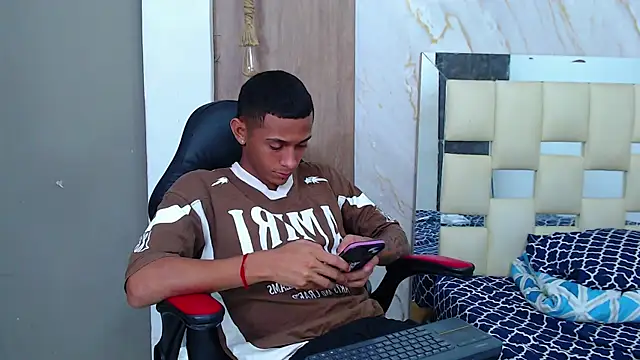 Snapshot of dominic_smith_ chatting on June 24, 2026, 11:26 pm dominic smith online show from June 24, 2026, 11:26 pm