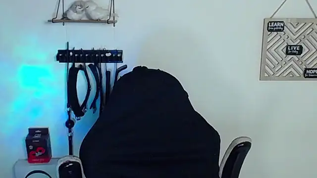 Snapshot of Alan_hadid1 chatting on January 31, 2025, 12:50 am Alan hadid1 online show from January 31, 2025, 12:50 am