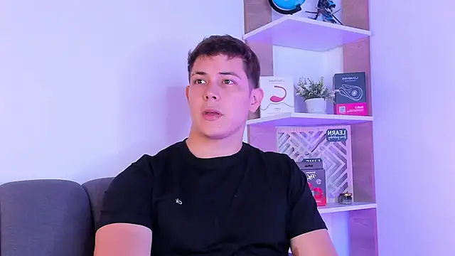 Alan hadid1 online show from February 15, 2026, 9:11 pm