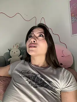 Snapshot of Tsuki-moon chatting on February 14, 2025, 3:22 am Tsuki-moon online show from February 14, 2025, 3:22 am