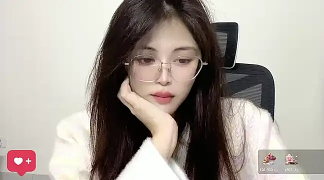 Snapshot of ---MIA--- chatting on January 23, 2025, 10:43 am ---MIA--- online show from January 23, 2025, 10:43 am