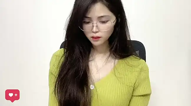 Snapshot of ---MIA--- chatting on February 3, 2025, 12:36 pm ---MIA--- online show from February 3, 2025, 12:36 pm