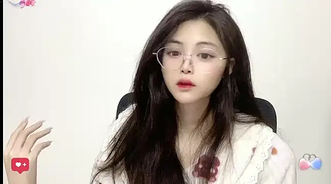 Snapshot of ---MIA--- chatting on February 7, 2025, 4:27 am ---MIA--- online show from February 7, 2025, 4:27 am