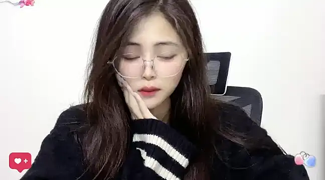 Snapshot of ---MIA--- chatting on February 9, 2025, 6:33 am ---MIA--- online show from February 9, 2025, 6:33 am