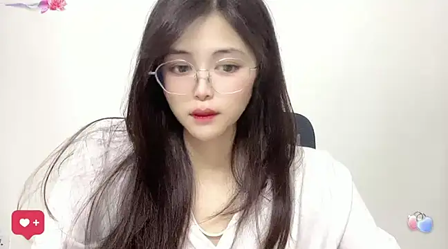 Snapshot of ---MIA--- chatting on February 11, 2025, 1:20 pm ---MIA--- online show from February 11, 2025, 1:20 pm