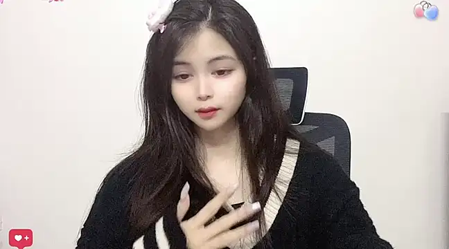 Snapshot of ---MIA--- chatting on February 25, 2025, 12:55 pm ---MIA--- online show from February 25, 2025, 12:55 pm