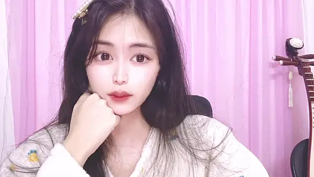 Snapshot of ---MIA--- chatting on November 4, 2025, 2:16 pm ---MIA--- online show from November 4, 2025, 2:16 pm