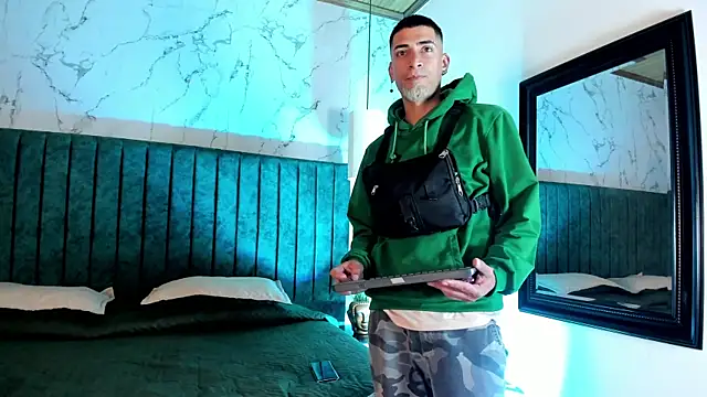 DrakeNeumann online show from September 20, 2025, 4:02 am