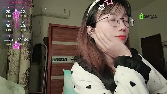 Lili 666 online show from November 19, 2025, 5:13 pm