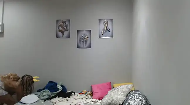 Snapshot of CREAMYCUPCAKExxx chatting on December 4, 2024, 6:50 pm CREAMYCUPCAKExxx online show from December 4, 2024, 6:50 pm