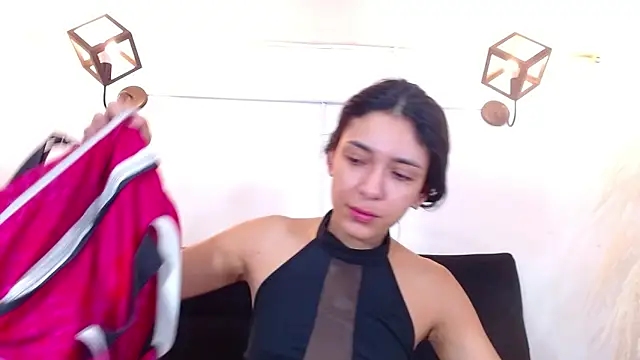 Snapshot of srta_luciana chatting on June 11, 2026, 12:03 pm srta luciana online show from June 11, 2026, 12:03 pm