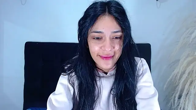 Snapshot of srta_luciana chatting on June 12, 2026, 12:04 pm srta luciana online show from June 12, 2026, 12:04 pm