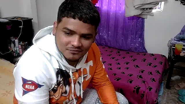 Snapshot of Boycuriousxxx chatting on May 14, 2026, 12:56 pm Boycuriousxxx online show from May 14, 2026, 12:56 pm