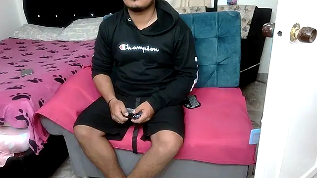 Snapshot of Boycuriousxxx chatting on June 9, 2026, 10:27 am Boycuriousxxx online show from June 9, 2026, 10:27 am