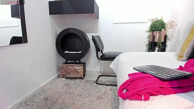 Miranda doll  online show from March 12, 2025, 12:15 pm